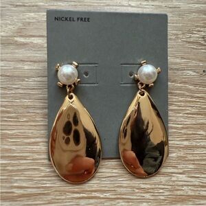 Elegant Gold and Pearl Drop Earrings
